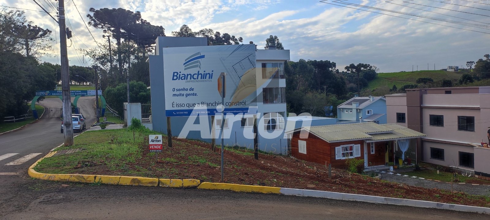 Terreno de esquina - Loteamento do Parque